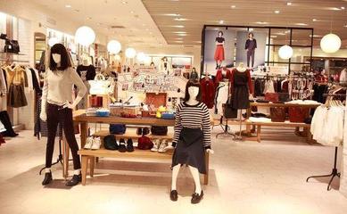 商場服飾為何提前上季？解析服裝零售的‘時(shí)間差’策略